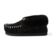 Load image into Gallery viewer, AUS WOOLI HAND STITCHED WOMENS SHEEPSKIN MOCCASIN - Black
