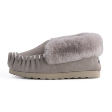 Load image into Gallery viewer, AUS WOOLI HAND STITCHED WOMENS SHEEPSKIN MOCCASIN - Light Grey