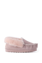 Load image into Gallery viewer, AUS WOOLI HAND STITCHED WOMENS SHEEPSKIN MOCCASIN - Pale Pink
